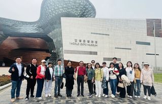工会 | 英语学院组织教职工世...